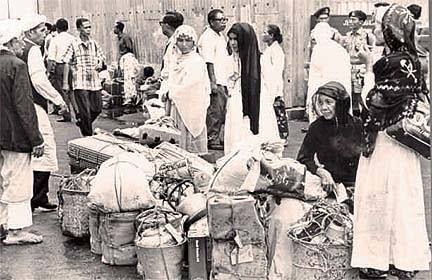 12 April 1966 – Rombongan haji dari Makkah tiba di perlabuhan Port Swettenham menaiki kapal haji “Kuala Lumpur”. Ahli rombongan merupakan antara 453 jemaah yang datang dari Selangor, Negeri Sembilan, Pahang, Terangganu dan Kelantan.