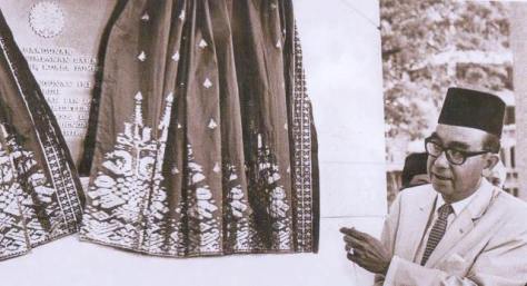 2 September 1968 – Timbalan Perdana Menteri Tun Abdul Razak Hussein merasmikan pembukaan bangunan Tabung Haji di Jalan Ipoh, Kuala Lumpur.